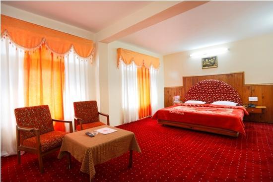 Hotel Mohan Palace Manāli Buitenkant foto
